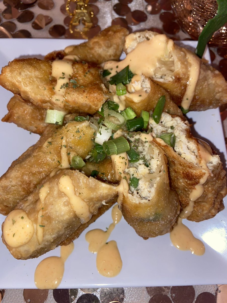 _princessdom_'s tweet photo. Fried crab egg rolls 🔥 #CHEFDOM 
IG: @Eatsbydommm_ https://t.co/6kKOEsoEco