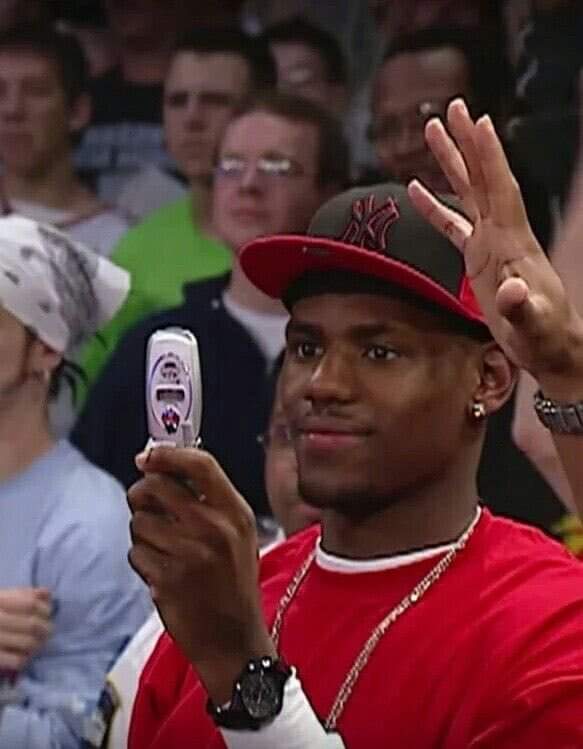 Nadie:

Yo sacando fotos a los atardeceres: