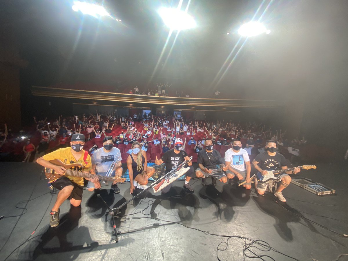 pablitolescano's tweet photo. Que mi banda tenga aguante!! https://t.co/1o1pSQUSJR