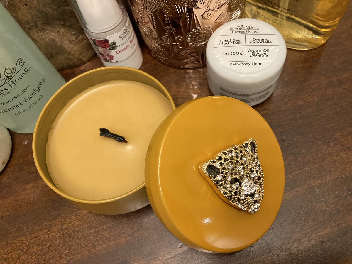 TheZaneSimon's tweet photo. Wife and I just got a new batch of bath, body, &amp; home supplies from @Haynes_House. All thanks to @CrooklynMMA for the love. https://t.co/IMnXbD4tGG