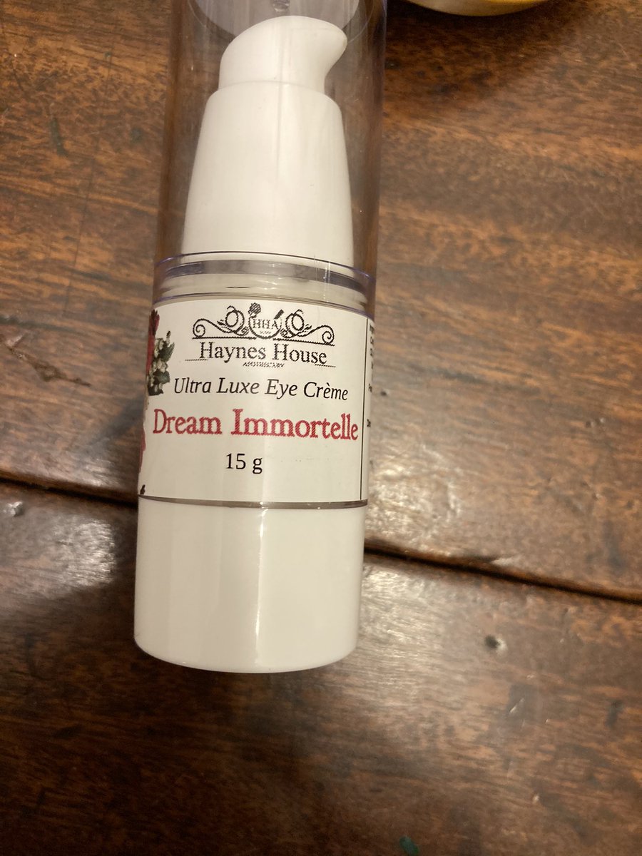 TheZaneSimon's tweet photo. Wife and I just got a new batch of bath, body, &amp; home supplies from @Haynes_House. All thanks to @CrooklynMMA for the love. https://t.co/IMnXbD4tGG