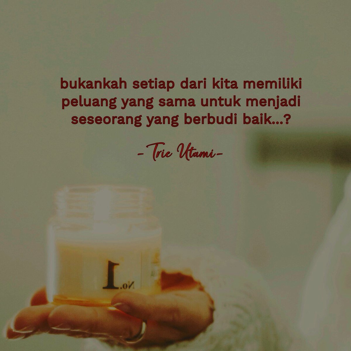 Sahabat sayang,
Selamat hari Senin...

bukankah setiap dari kita memiliki
peluang yang sama untuk menjadi
seseorang yang berbudi baik...?.

Ketjup saiyang...

#trieutami
#triedimension
#9arahmataangin
#sayangiindonesia
#singingiie
#kamalaisambhara