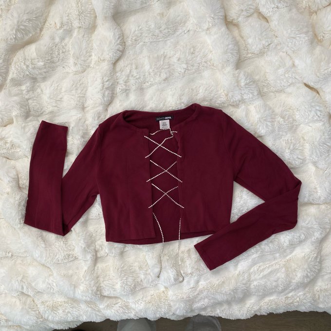 More items listed on my Poshmark✨all for $10😇 https://t.co/U1XYBMIQUX https://t.co/pi73RYE6Jo