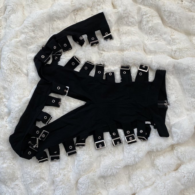More items listed on my Poshmark✨all for $10😇 https://t.co/U1XYBMIQUX https://t.co/pi73RYE6Jo