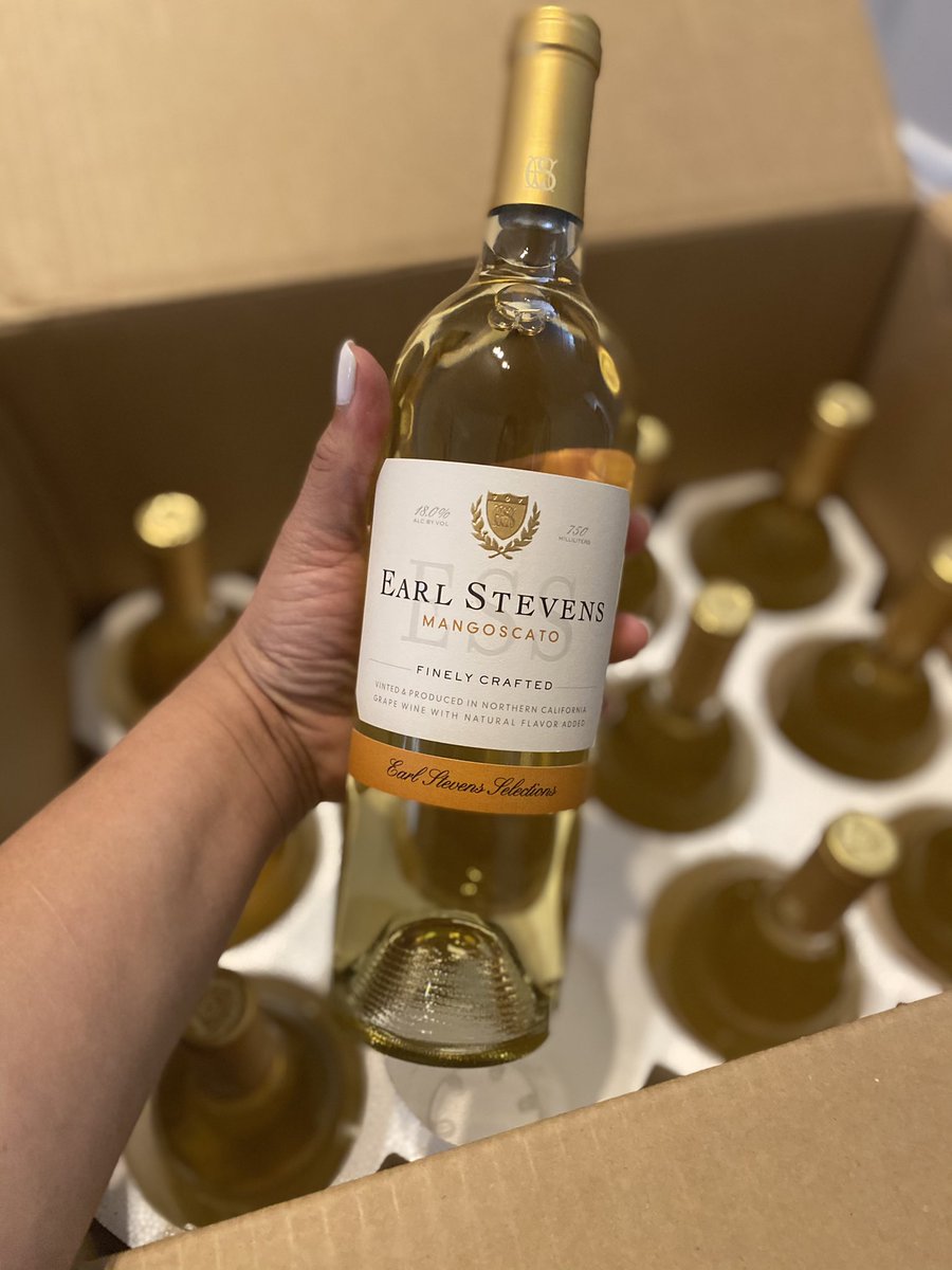 StaceyAdamz's tweet photo. Got blessed today with not one but TWO cases of wine from #EarlStevensSelections! Shoutout to @E40. #Mangoscato #FunctionRedBlend https://t.co/L6IVAC44W7