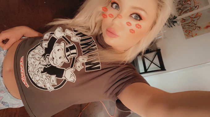 I missed y&rsquo;all even a day not on cam, I&rsquo;ll be live in about an hour or so. https://t.co/kGqTMdNIrd &amp;<a href="/tag/sexting"class="tags"><span>#sexting</span></a><a href="/tag/dakotaskye"class="tags"><span>#dakotaskye</span></a><a href="/tag/dakotadoll"class="tags"><span>#dakotadoll</span></a>