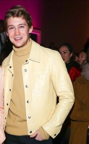 Joe Alwyn as Taylor Swift, a thread: