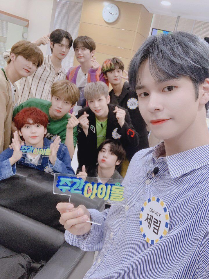 Nossa semana no Weekly Idol infelizmente acabou :( espero que tenha sido tão divertido para vocês quanto para nós, se pudéssemos não deixaríamos o estúdio hoje, mas prometo que vamos voltar assim que surgir a oportunidade! Obrigado MCs e Luvitys por essa semana 💙💛

#SEONGMIN