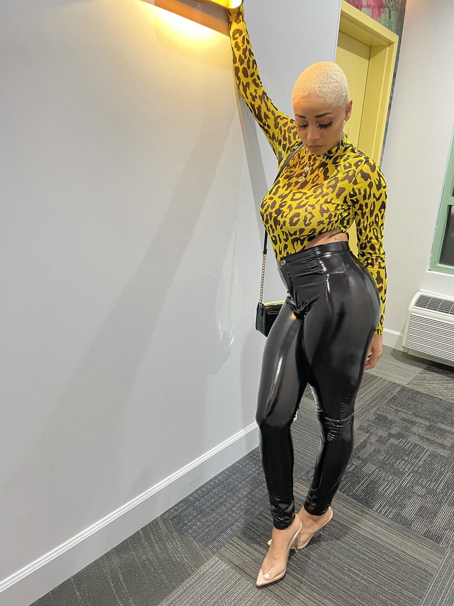 dimesshay's tweet photo. Only bad B**ches live here 💛🥴 https://t.co/YXtr0YE9Bl