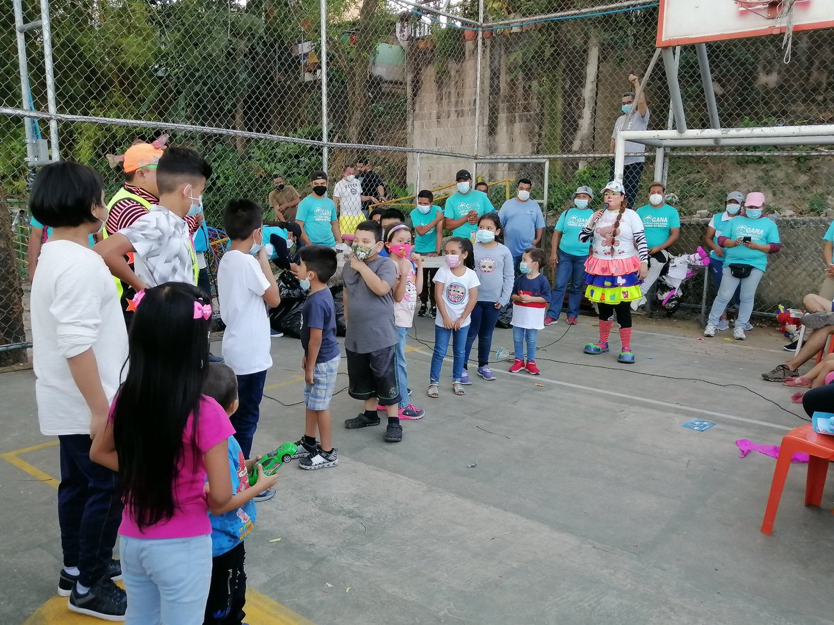 SoniaLopezGANA's tweet photo. Este tarde nos encontramos en el Municipio de Ciudad Delgado en la Residencial #PALECA Junto a nuestro maximo líder @GGallegos24 y mi compañero de Fórmula @camilo_rcruz y el futuro alcalde #JulioPinto llevando un momento de diversión a niños y niñas
#YoApoyoAGuillermoGallegos https://t.co/QUERD8broc