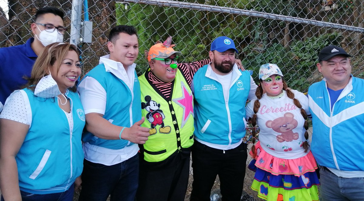 SoniaLopezGANA's tweet photo. Este tarde nos encontramos en el Municipio de Ciudad Delgado en la Residencial #PALECA Junto a nuestro maximo líder @GGallegos24 y mi compañero de Fórmula @camilo_rcruz y el futuro alcalde #JulioPinto llevando un momento de diversión a niños y niñas
#YoApoyoAGuillermoGallegos https://t.co/QUERD8broc