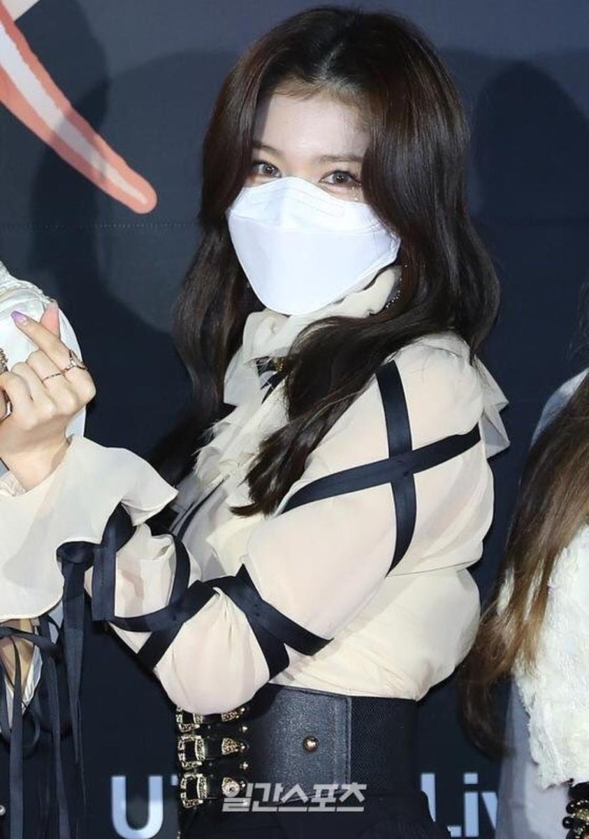 SanatwicePy's tweet photo. #Sana en la alfombra roja de los 35th Golden Disc Awards 🤩💝
.
.
.
.
#TWICE #SANA #SANAPY #ONCE #Eyeswideopen #ICANTSTOPME
@JYPETWICE @Twice_PY https://t.co/OM5VQOXYVc