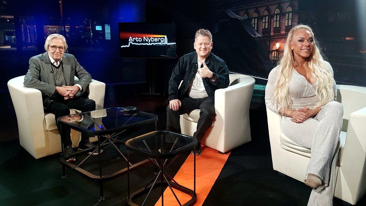 Vuoden ensimmäinen @artonyberg tänään klo1845: prof. Seppo Vainio, toimittajakonkari Markku Veijalainen ja fitness-urheilija <a href="/MinnaPajulahti/">Minna Pajulahti</a>