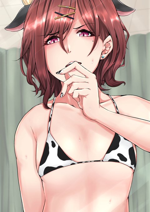 は?何この衣装…… 