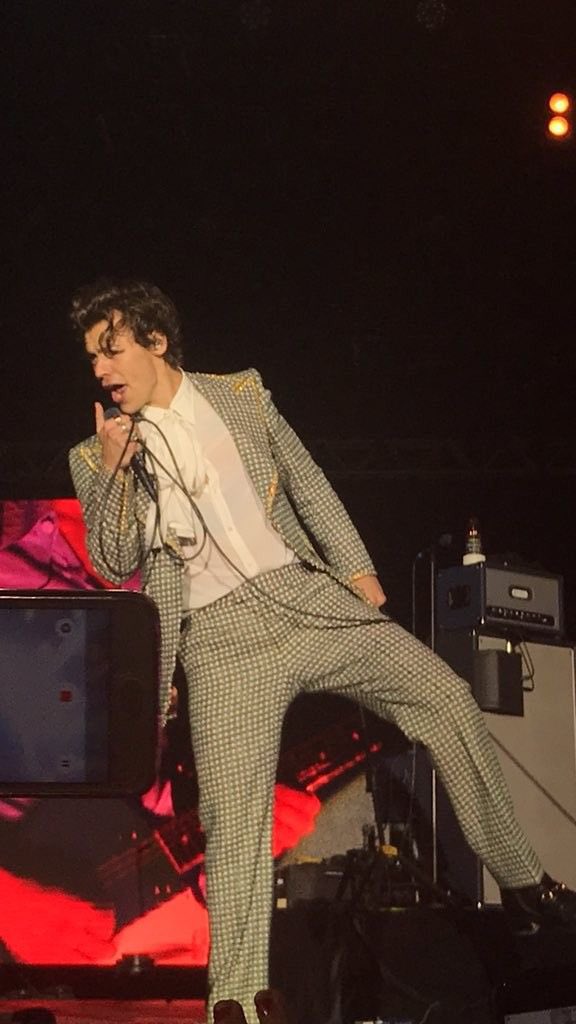harrydinamicas_'s tweet image. rio de janeiro o tokyo

#StreamFineLine