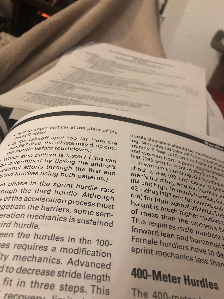 KelseyFillmon's tweet photo. The only way to become a better coach is through learning. Track season will soon be upon us!💚 #NightTimeRead #TrackAndField #TrackSeason https://t.co/dDGr2Z06zo