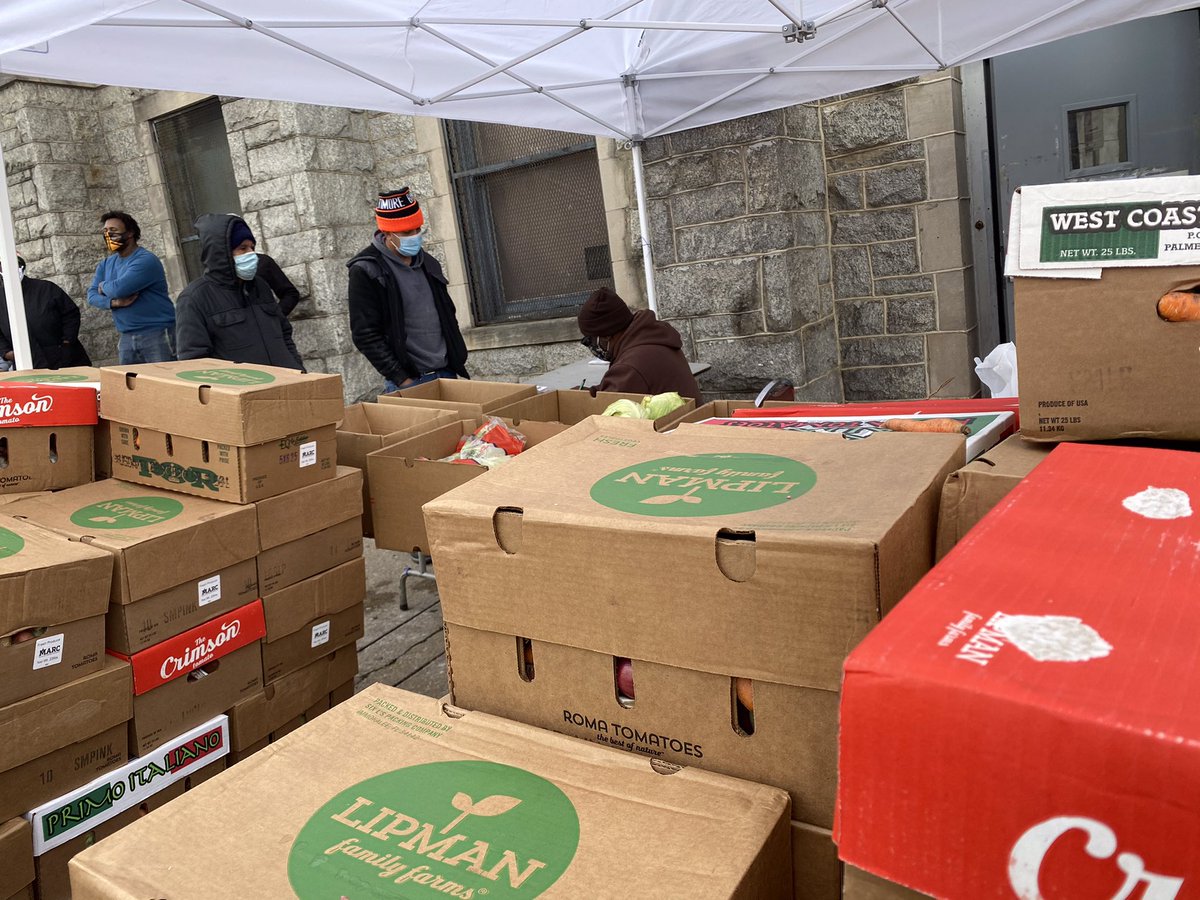 CutsSandtownCDC's tweet photo. Fresh veggies distributed on December 19th at First Mount Calvary Baptist Church - CUTS supported. Thank you to all of our members and volunteers for all the work they did in 2020 - it did not go unnoticed. Hoping to serve our community in more ways than one in the New Year! https://t.co/JGgGg1UAFS
