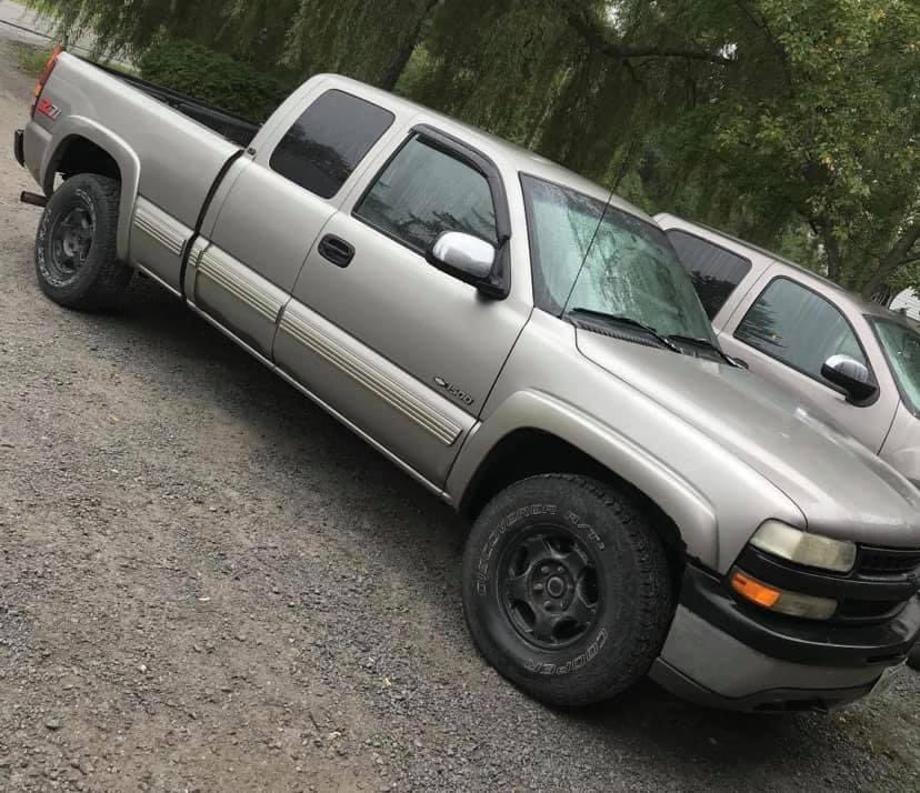 GabrielIsaaih's tweet photo. PLEASE LOOK OUT FOR THIS TRUCK, STOLEN FROM MY MOMS WITH A BRAND NEW TRAILER ATTACHED, KNOCKED OVER THE MAILBOX ON THE WAY OUT AND Shenay and Eddie are some of the most hardworking people I know!!!! https://t.co/U3ChljrEYW
