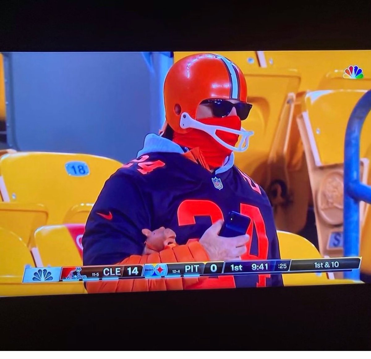 ehogz15's tweet photo. Stefanski in disguise #GoBrowns https://t.co/j3yw3gp6Jm