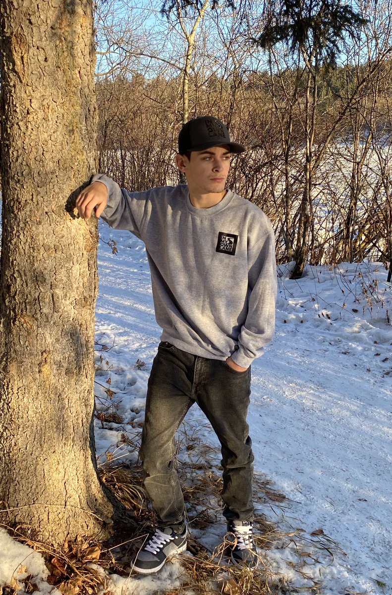 InMyOwnLaneClo1's tweet photo. Crewneck Sweatshirt - $35. Available in all sizes and logo colours.
#inmyownlaneclothing https://t.co/DzgTGX8i3M