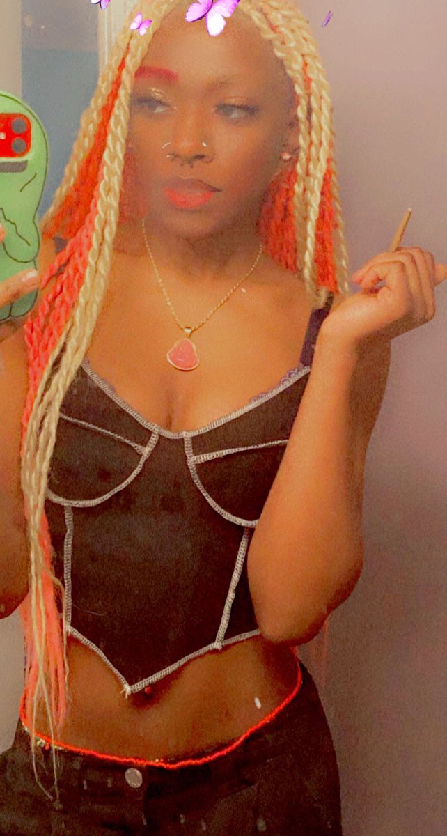 Lilbaddivert’s pics and videos