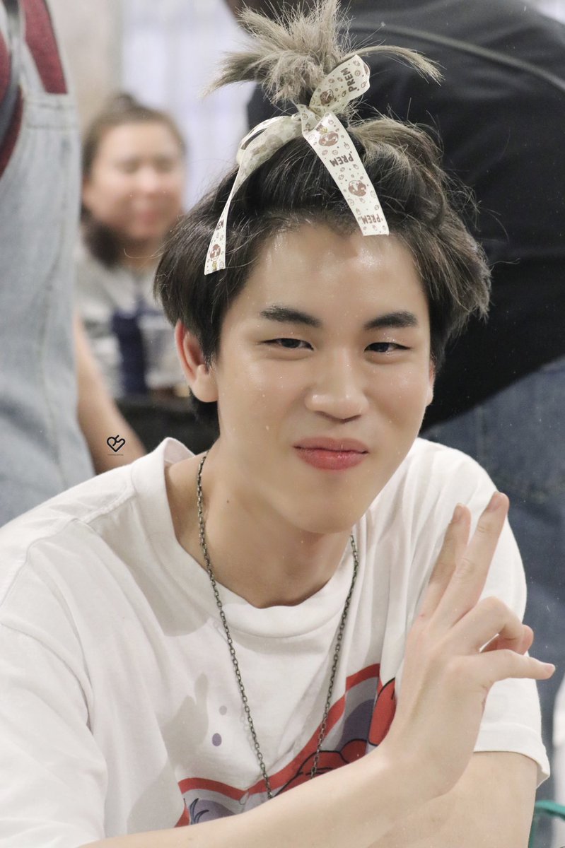 091647k's tweet photo. .
แก๊งนี้น่ากลัวมาก ดุมากด้วย อาวุธประจำกายคือขวดนม 5555 https://t.co/Ztffqnx6uG