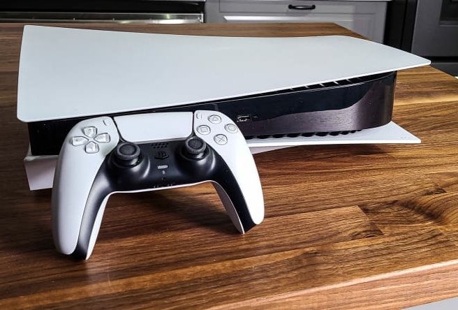 BrendanIsWright's tweet photo. I'm gonna do a giveaway! All you have to do is retweet and follow me. I'll be giving away an Xbox Series X and a PS5. 

Yes this is legit. When I hit 150 followers the winners will be chosen. 
Ends on February 15th at 12:00pm MST. https://t.co/STpnXU6Gxf