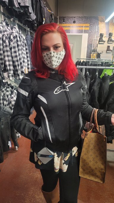 Watch Tsredbaby's leaked NSFW photo on TwXstars