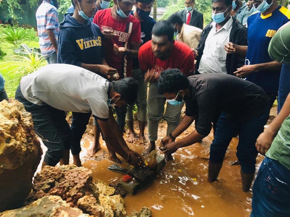 SriLankaTweet's tweet photo. The foundation stone for a memorial to replace the demolished #MullivaikkalMemorial at the Jaffna University was laid this morning led by Vice-Chancellor. Students reportedly called off the hunger strike.
Via @AngajanR #LKA #SriLanka #Jaffna #Mullivaikkal https://t.co/PqcHnBCFpQ