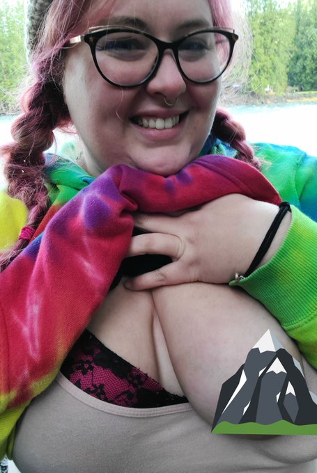 Anyone else get a little frisky when they go 4x4ing? 😈 #bbw #jeeplife #exhibitionist https://t.co/3s<a href="/tag/bbw"class="tags"><span>#bbw</span></a><a href="/tag/jeeplife"class="tags"><span>#jeeplife</span></a><a href="/tag/exhibitionist"class="tags"><span>#exhibitionist</span></a>