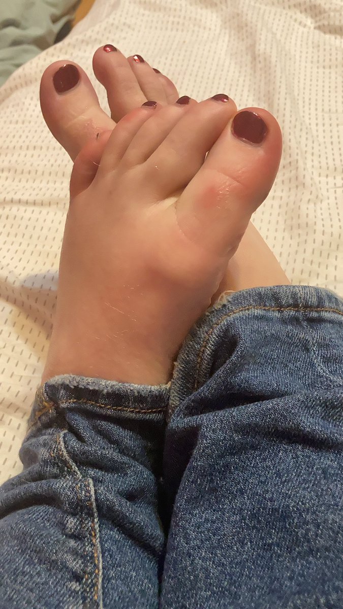 Just admiring the pedicure one of the simps helped me get 🥰

Never really posted my feet but I think I’m going to start 😈😈😈

Any footslaves? 🤫 let’s find out