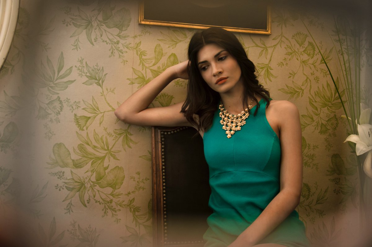 CamiloShien's tweet photo. #fashionphotography 
Entre tanta sobriedad hay deseo de locura. https://t.co/1mz9BuocWR