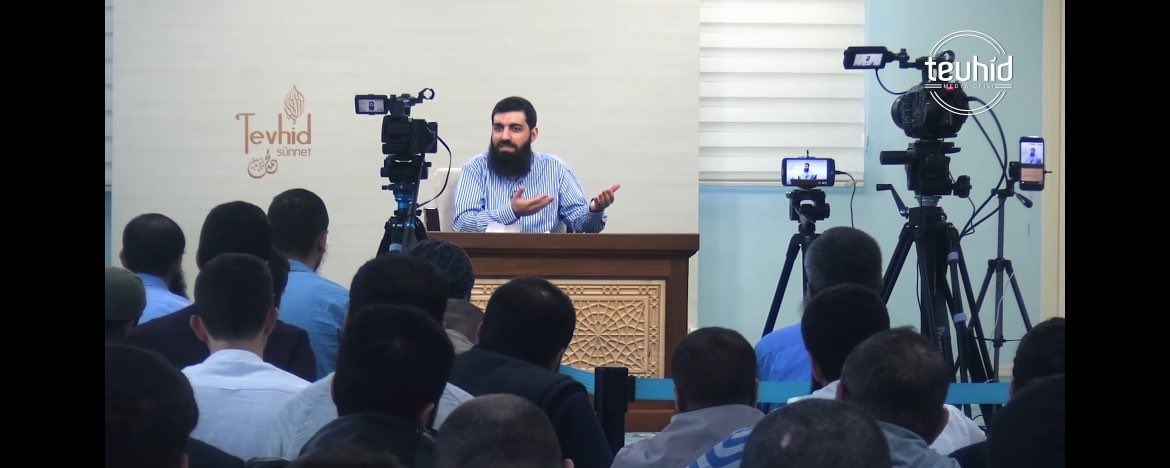 Hiç bir düşünceye bir fikre terör yaftası vurulup cezaevine koyup susturulmaya çalışılması kabul edilemez.  
Bugün Halis Hocaya verilen cezalar tamamen anlatmış olduğu fikirlerinden, inançlarından dolayıdır. 
 #HalisHocayaÖzgürlük diyoruz, bu bir zulümdür. 
Zalimler abad olmaz...