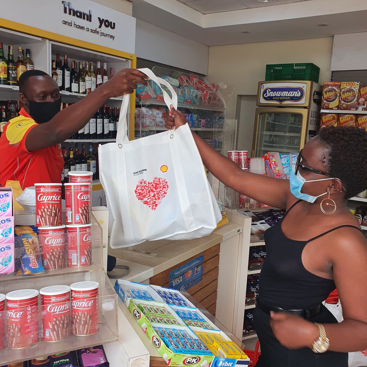 Faizafabz's tweet photo. Some inspiration for your shopping this Monday π. My gal @Lynduhdorcus went shopping at Shell select to grab that chance at winning a shopping voucher or Trolley Dash π. What are you waiting for?
#shopatShellandwin https://t.co/Jpon2ph5mx