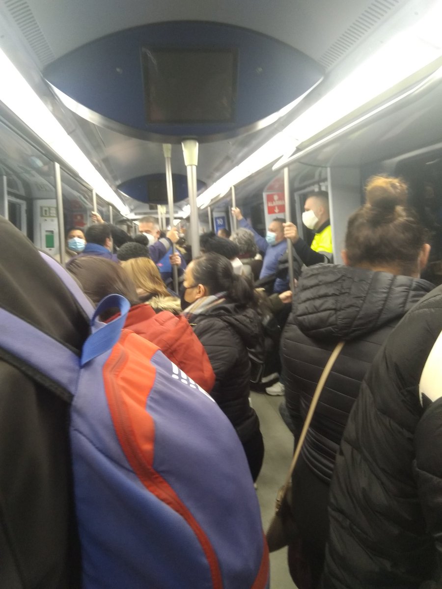Luner555's tweet photo. Viva el COVID !!! ASI EL METRO DE MADRID https://t.co/R6S7uLTW3X