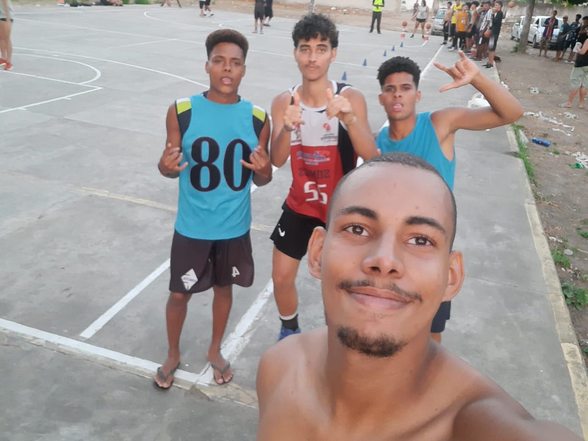 Douglas_070's tweet photo. @_Sidroga 
Esses cara 🚶
Meio apático https://t.co/BzAj2mgHez