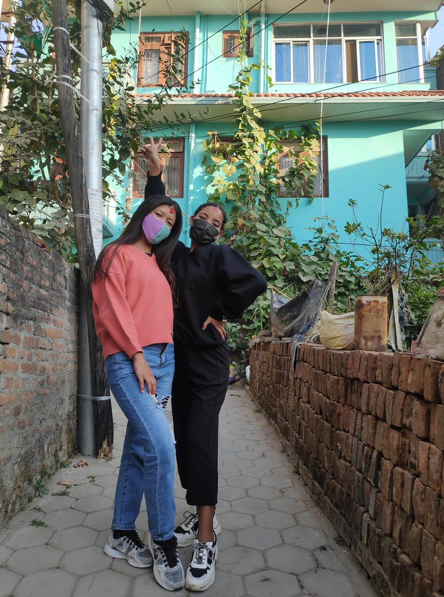 binitathapa18's tweet photo. #Hermanita👯‍♂️😝 https://t.co/V02tQX0Ql8