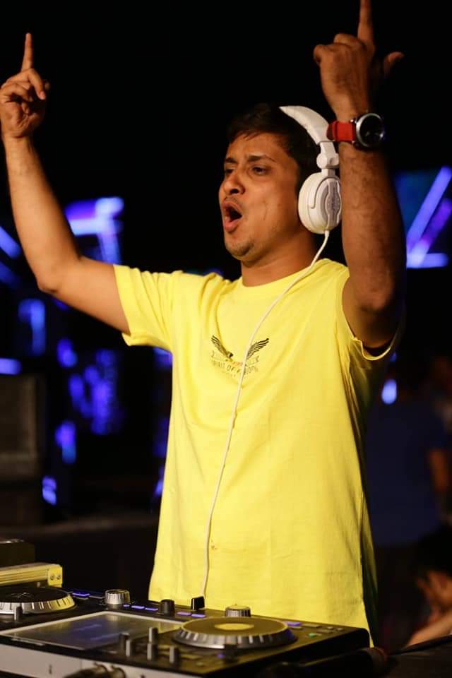 DESAIRUBIN's tweet photo. Practice as you have never won. Perform as you have never lost 💛
.
. 
#dj #djslife #partylife #party #surat #rubindesai #djrubin #nightlife #crowd #onstage #music #bollywoodsong #techno #trance #edm #musiclover #artist #trancefamily #trance music #TranceFamily party #crowdlove https://t.co/AVrjKRWO9s