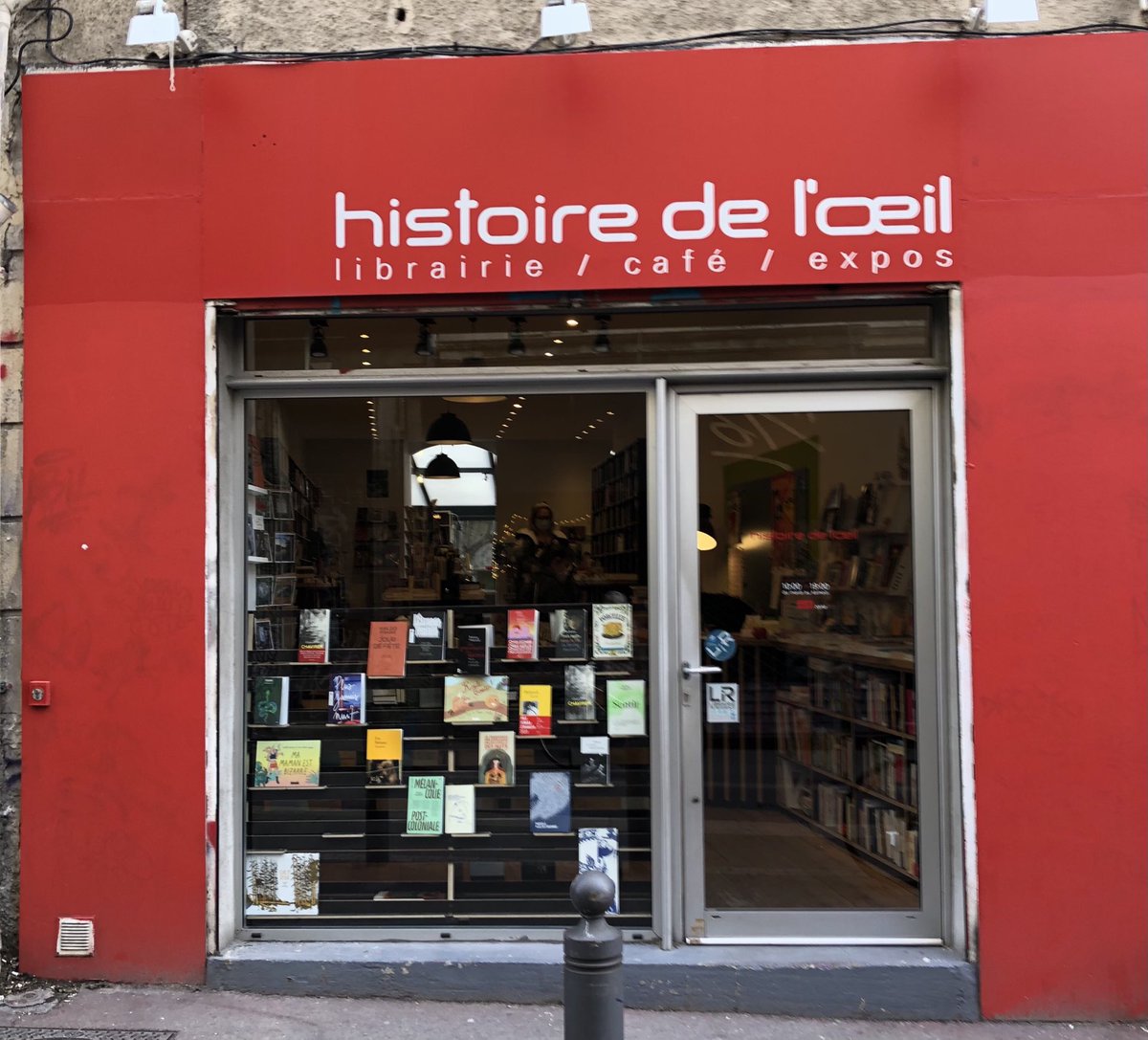 CoSmolny's tweet photo. Le dernier livre de l’immense Mika Biermann, « Trois nuits dans la vie de Berthe Morisot », en devanture de la belle librairie Histoire de l’oeil #Marseille ⁦@librairie_ho⁩ ⁦@Anacharsis_Edit⁩ https://t.co/mcz7Ax9FrD