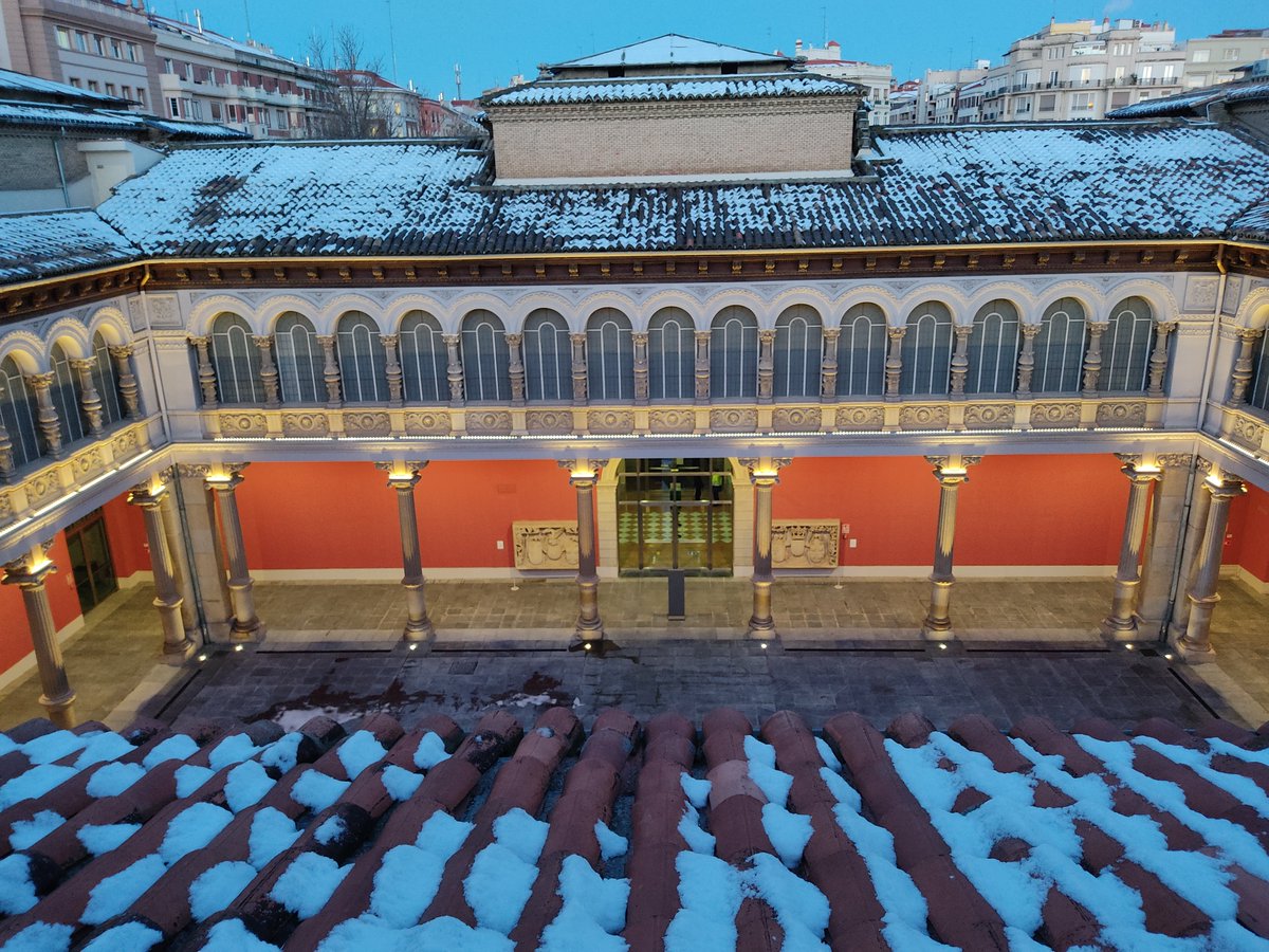 #BuenosDías 
❄️¡Todavía con nieve! Así amanece el patio del museo después del #TemporalFilomena. 

Estamos trabajando con normalidad y mañana volveremos a abrir nuestras puertas. ¡Os esperamos!

📷Foto: Difusión Museo de Zaragoza.
<a href="/CulturaAragon/">Cultura Aragón</a>
 #MuseosAragón 
#Filomena