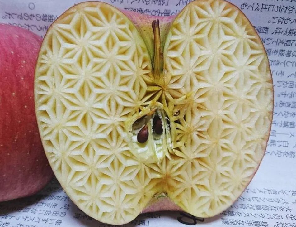 geoffwake1's tweet image. #mathsimage #lockdownmaths
Japanese art form mukimono 
Via themindcircle.com/next-level-foo…