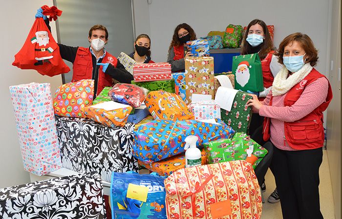 UCV_svm's tweet photo. La comunidad Universitaria de la UCV ha demostrado estar a la altura de las circunstancias en esta #Navidad tan difícil que acabamos de celebrar #CompromisoUCV https://t.co/Cf3MlDRnUk @AccionSocialUCV https://t.co/28tmuL52VI