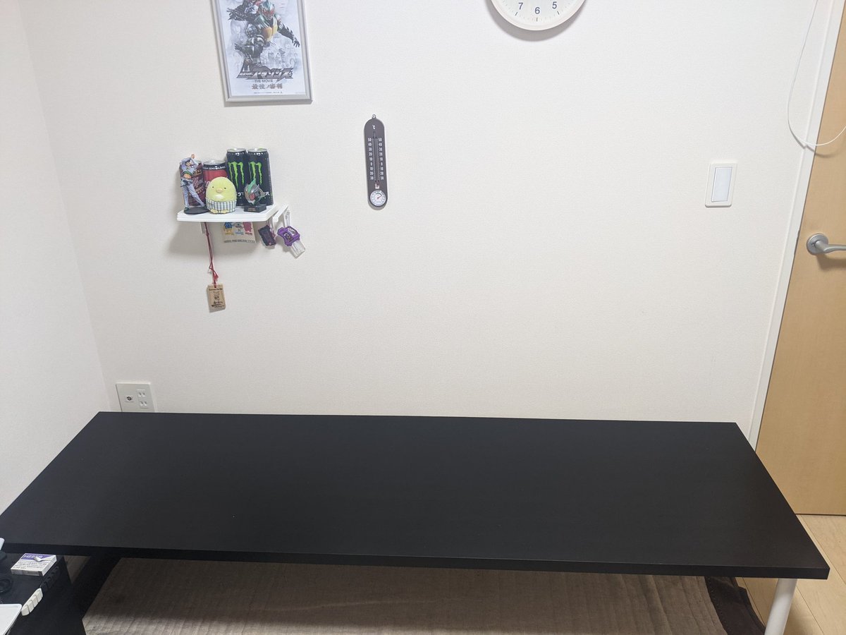 hoyahoyaJPN's tweet photo. 2mの机の天板IKEAで買ってきました!足五本付けて今から色々設置🤤疲れた🤤私は地べた派なのでローデスク✨
#IKEA
#LINNMON https://t.co/rT0Ub44SCX