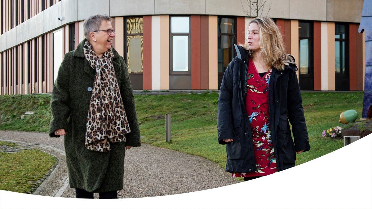 ZonMw (@zonmw) on Twitter photo Hoe verminder je de emotionele belasting van #verpleegkundigen en studenten in #coronatijd? @cindydebot en <a href="/jbmdevos/">Annemarie de Vos</a> onderzochten hoe de 3-vragenmethode helpt om elkaar in de gaten te houden. Ontdek hoe het werkt → bit.ly/3sbKHqn Hoe verminder je de emotionele belasting van #verpleegkundigen en studenten in #coronatijd? @cindydebot en <a href="/jbmdevos/">Annemarie de Vos</a> onderzochten hoe de 3-vragenmethode helpt om elkaar in de gaten te houden. Ontdek hoe het werkt → bit.ly/3sbKHqn