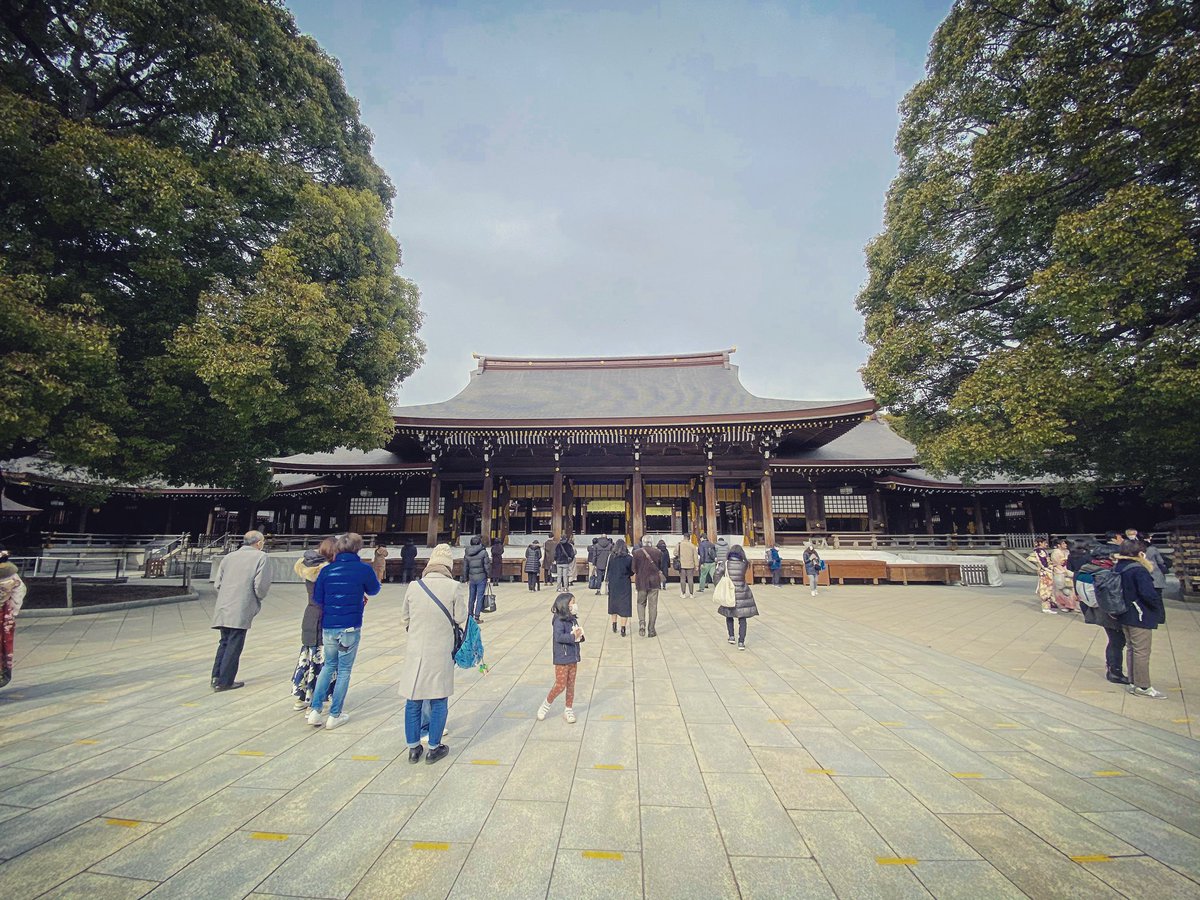 okanouenojizou's tweet photo. はれて成人の日を迎えた新成人の方、育てて頂いた家族や先生の皆様、おめでとうございます。
今日の門出の日に際し、皆様の益々の繁栄をご祈念いたしました。
皆様は大切な日本の宝です。健やかなること期待しております。
#成人の日 #成人のお祝い #平成三年 #明治神宮 #神園町 #shibuya #rokyo https://t.co/GwNbRkHO24