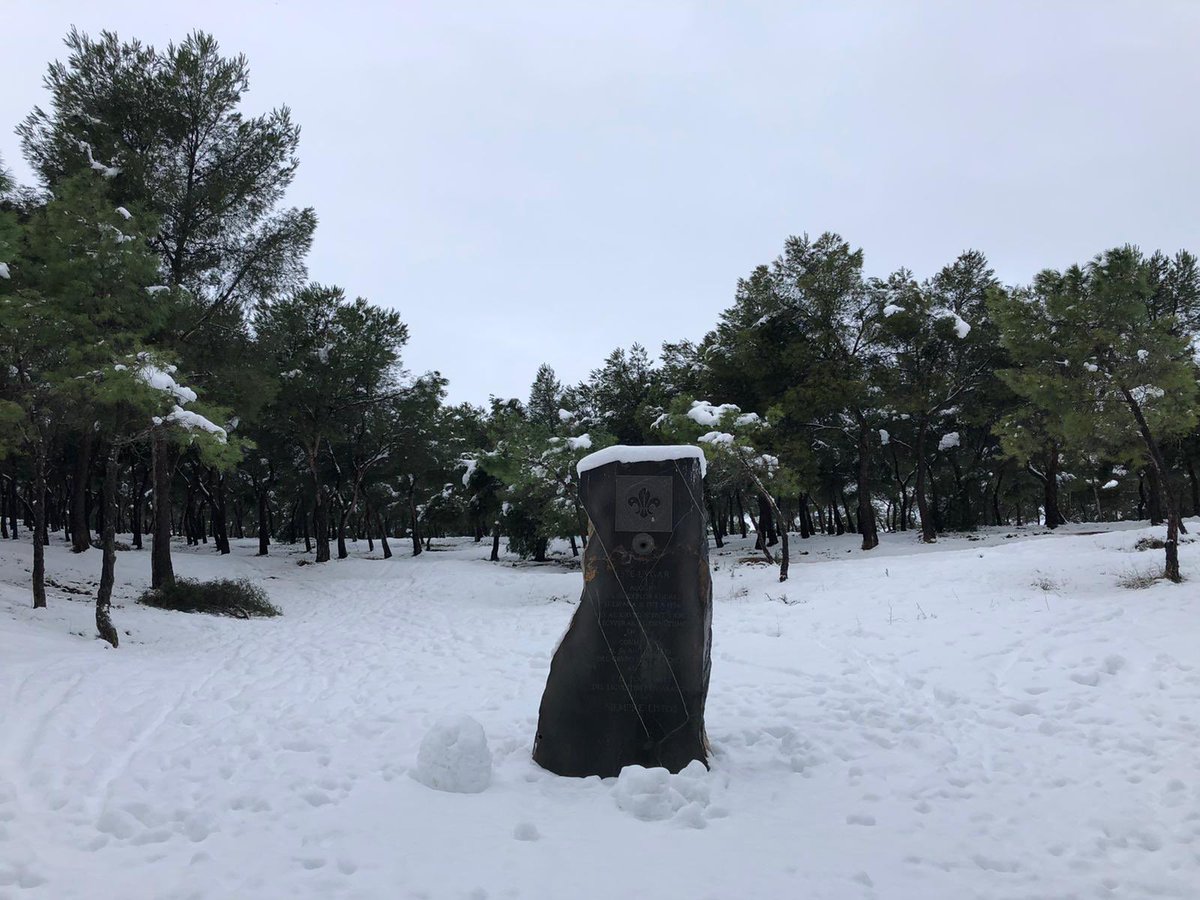 entaban612's tweet photo. Un recuerdo de ayer en nuestro querido monolito de Valdegurriana. 

Nunca lo habíamos visto así 🥰
¿Nos enseñáis vuestras fotos en la nieve? https://t.co/WAT0004t5A