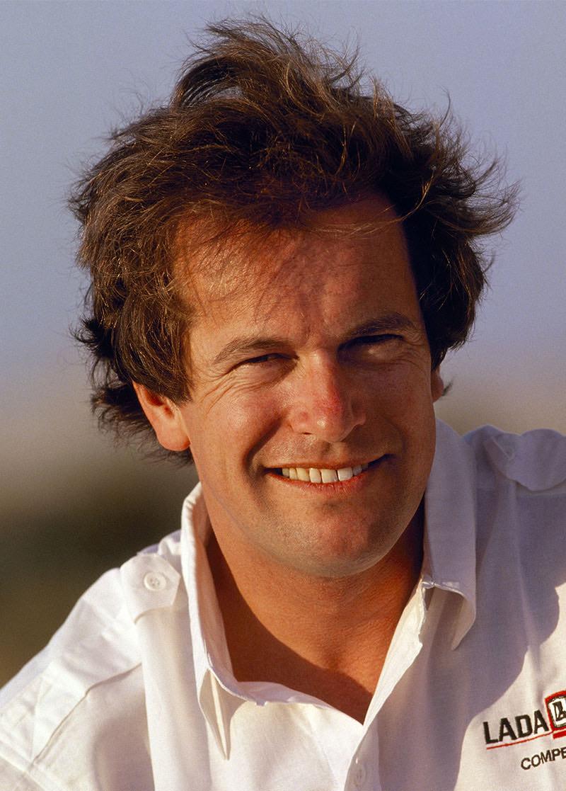 ffmoto's tweet image. Hubert Auriol s'est éteint à l'âge de 68 ans. La FFM et son Président Sébastien Poirier, saluent le parcours d'un Homme hors normes qui aura marqué à jamais l'Histoire du Dakar et de l'Enduro du Touquet. Toutes nos condoléances à sa famille. RIP l'Africain ! / 📷 DakarRally.