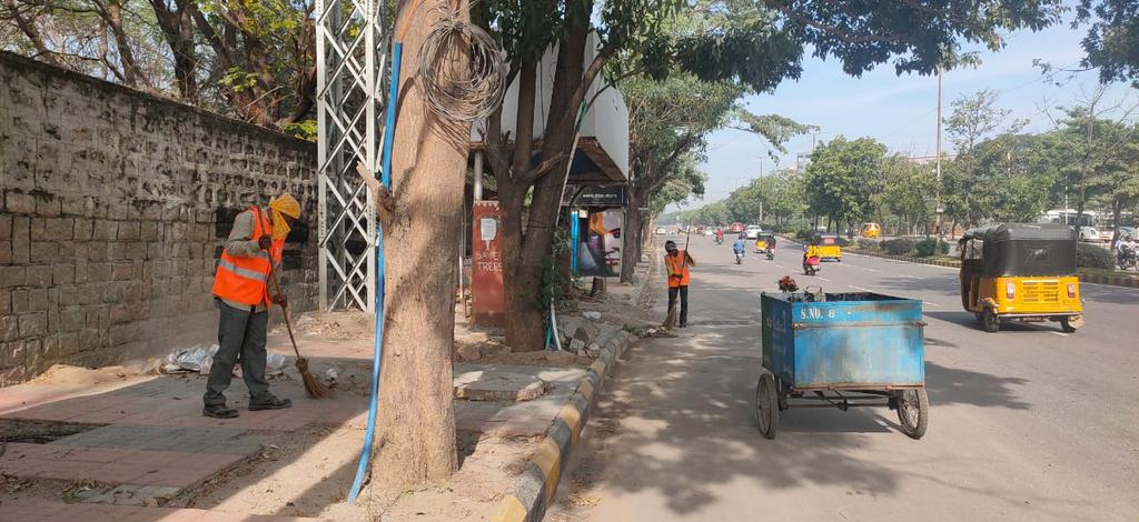amoh_dr's tweet photo. @TransportAE_SLP @SrinivasBellam @ghmcnccshpalli @ZC_SLP @AC_sanitation @GHMCOnline @KTRTRS @arvindkumar_ias Dear citizen, the sanitation team of Serilingampally cir-20 has attended and clear the garbage &amp; sweeping done https://t.co/W5Ex6FoUI5