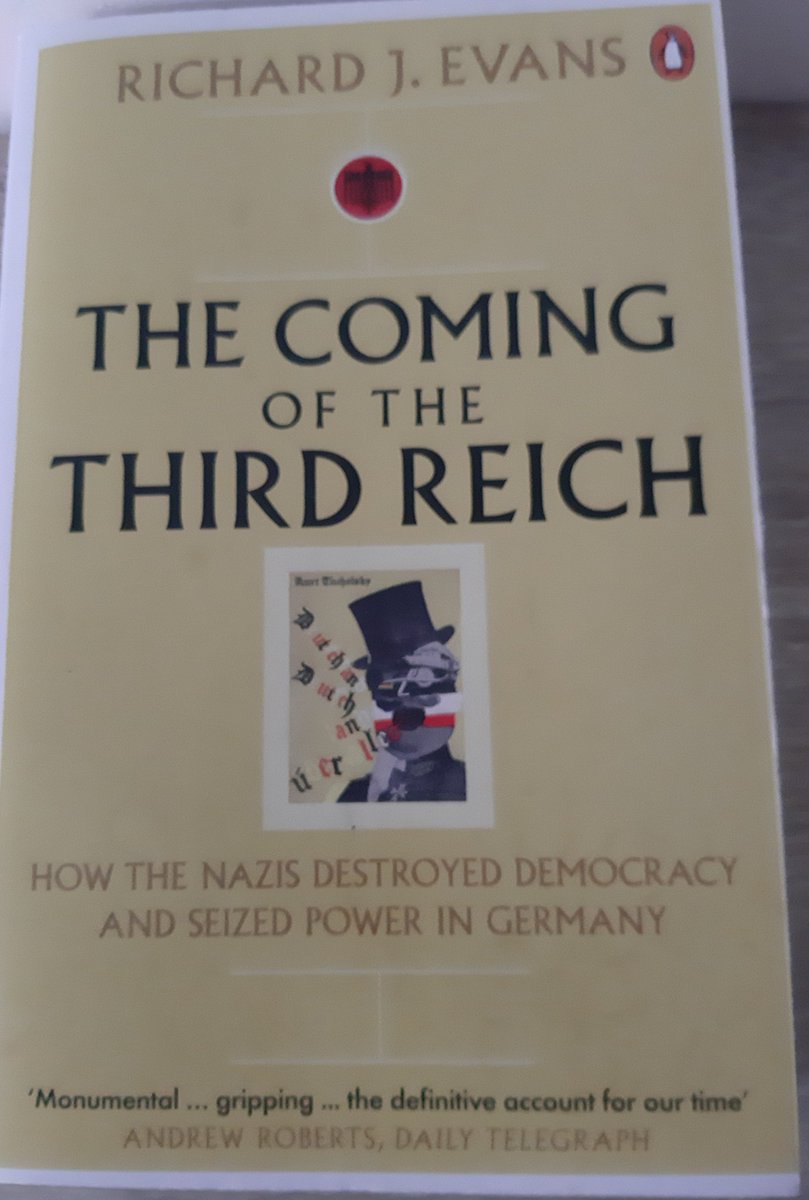 Je recommande  cette lecture  vitale! Ça  vous  rappellera  qu'il  suffit  d'une  minorité braillarde et violente pour  détruire une démocratie . Chez  nous la  chaduble est jaune  rouge  brune  . Les motivations  ne sont pas  sociales mais  insurrectionnelles car manipulés  .