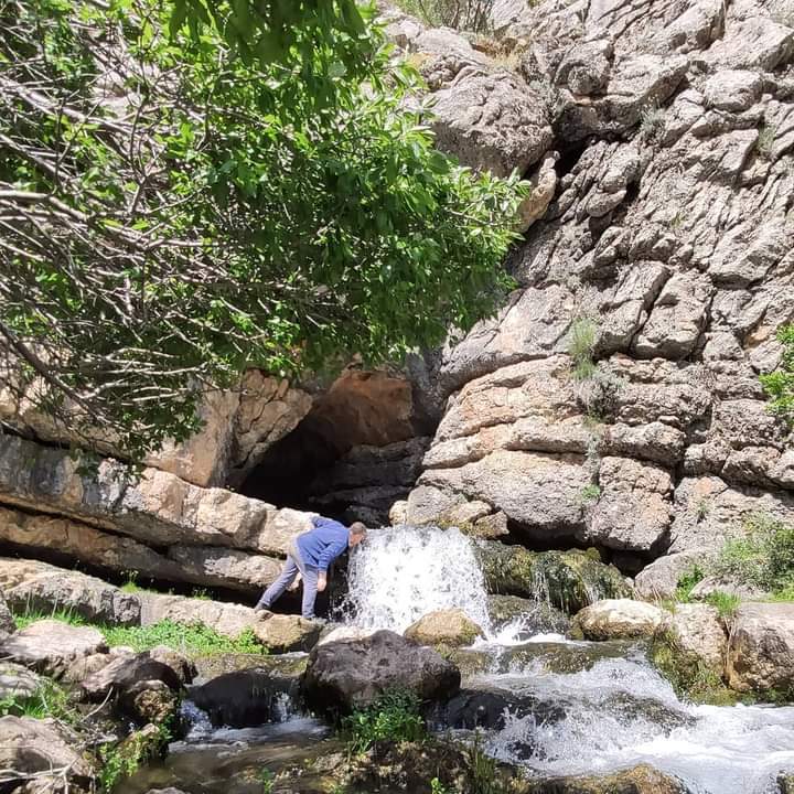 MarasAvucumda's tweet photo. UFO görsem bu kadar şaşırmazdım.
Nurhak Dağları'nda kaya duvarlar arasındaki bu mağara, hemen yukarda batan suyu yeniden yeryüzüne ulaştırıyor.
#MaraşAvucumda #suçıkan #subatan #cave #sinkhole #sinkholes #cavediving #Nurhak #NurhakDağı #NurhakDağları #ufo #uçandaire https://t.co/BTrLfsZqJD